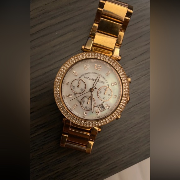 rose gold michael kors watch - Picture 3 of 3